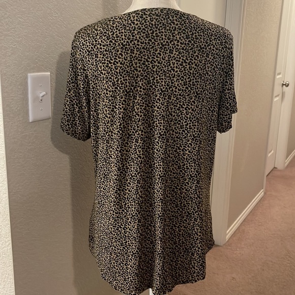 Women’s Old Navy Cheetah Print Blouse Size Large - Picture 3 of 6
